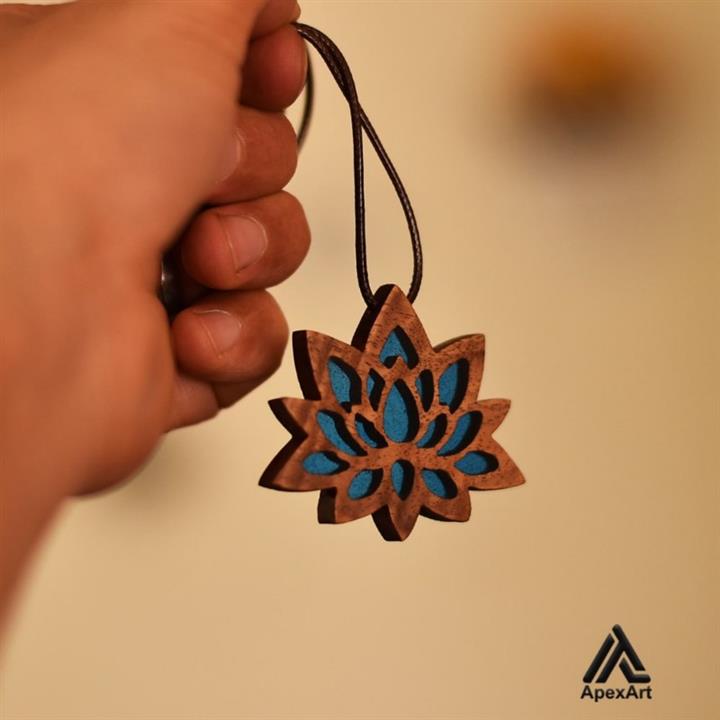 گردنبند چوبی و رزینی طرح لوتوس